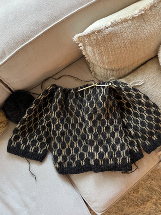 Arv | Charcoal & Mustard