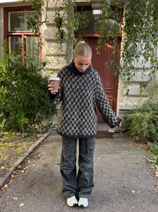 Arv | Charcoal & Mustard