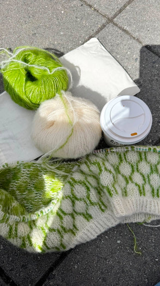 Arv | Natural White & Grass Green