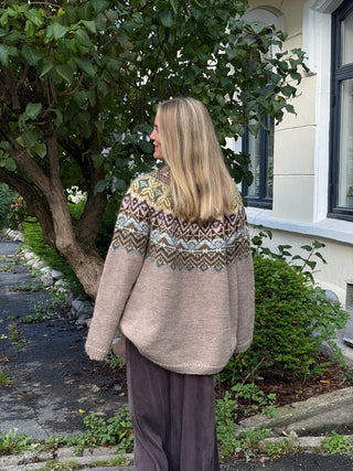 Spire | Mørk Sandmelert