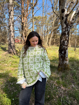 Eir | Natural White & Grass Green