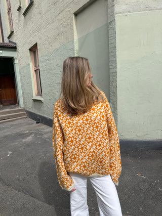 Tilia | Natural White & Ochre