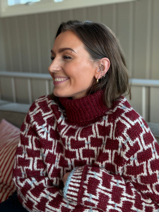 Varde Turtleneck | Cardinal Red & White