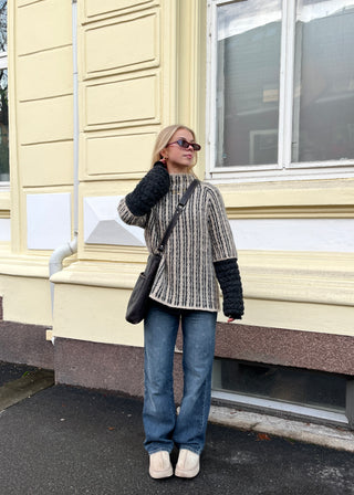 Yndling | Beige & Charcoal