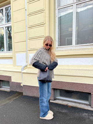 Yndling | Beige & Charcoal